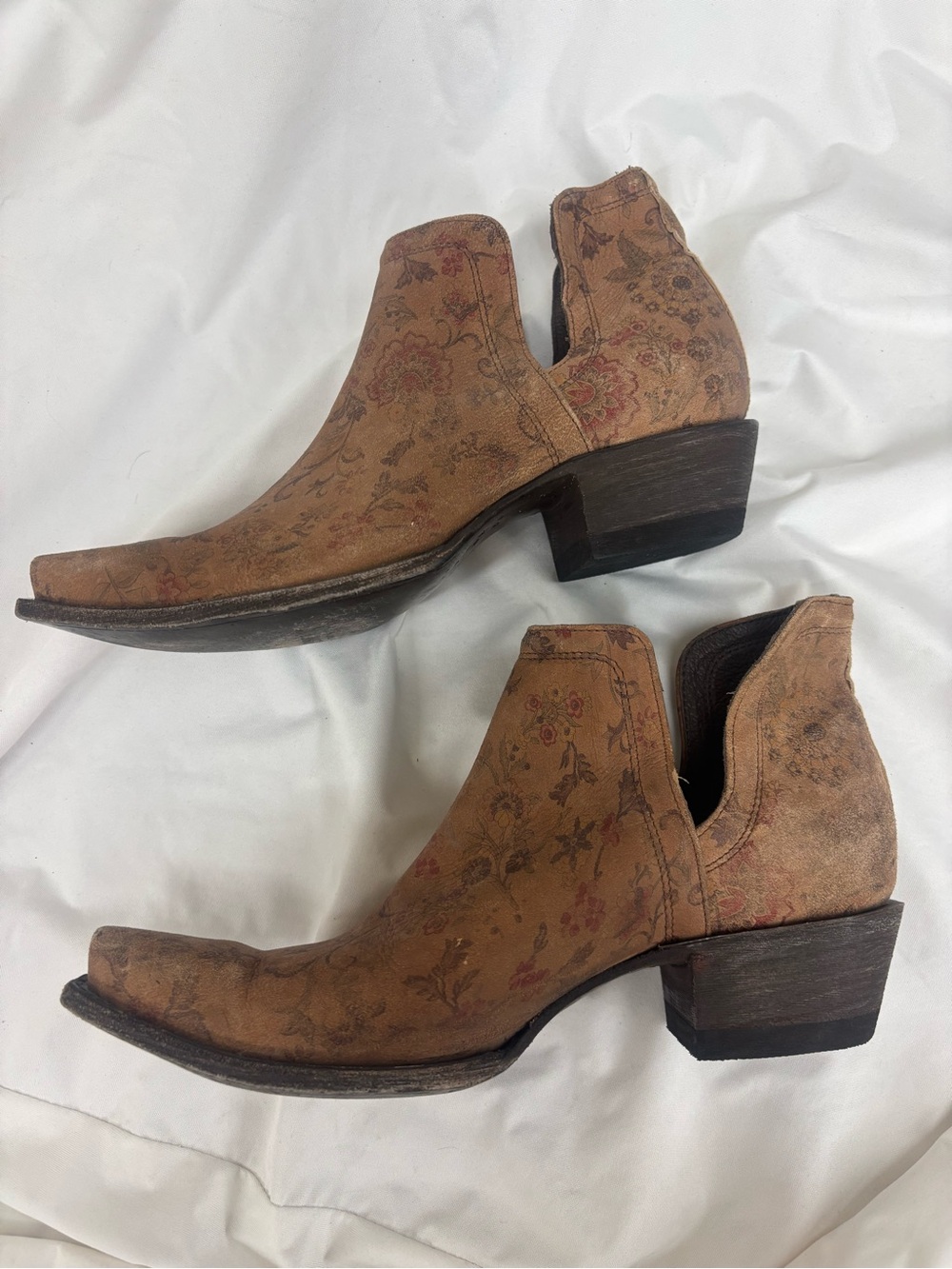 Cavender’s Tan Floral Embossed Ankle Booties | Size 8.5 - Picture 6 of 8